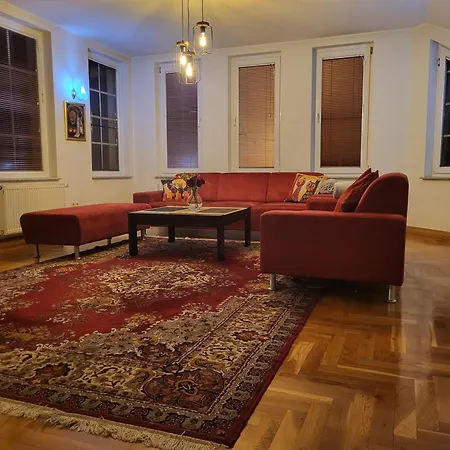Apartment Hari Sarajevo, Spacy Apartments, Free Parking, Aircondition, Airport 1,5 Km Sarajevo