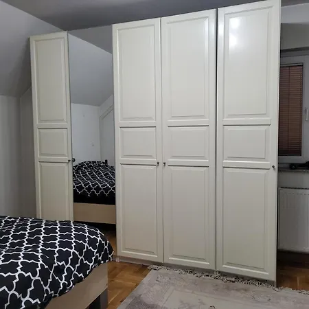 Hari Sarajevo, Spacy Apartments, Free Parking, Aircondition, Airport 1,5 Km Appartement