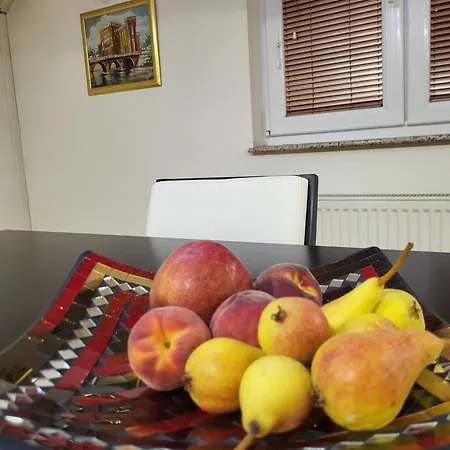 Hari Sarajevo, Spacy Apartments, Free Parking, Aircondition, Airport 1,5 Km Appartement