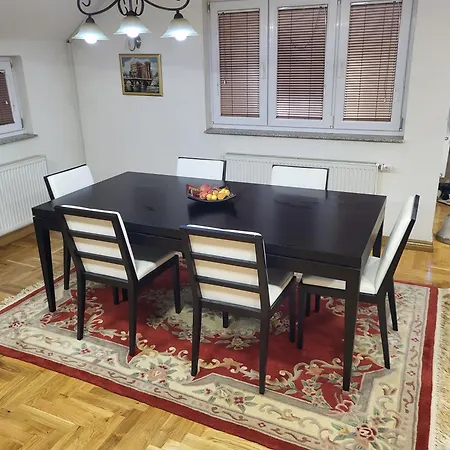 Apartment Hari Sarajevo, Spacy Apartments, Free Parking, Aircondition, Airport 1,5 Km Sarajevo