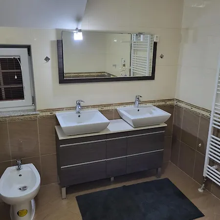 Hari Sarajevo, Spacy Apartments, Free Parking, Aircondition, Airport 1,5 Km