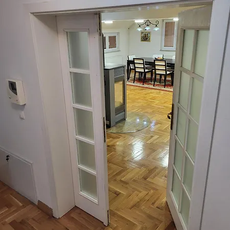Appartement Hari Sarajevo, Spacy Apartments, Free Parking, Aircondition, Airport 1,5 Km *