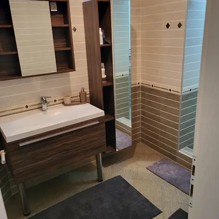 Appartement Hari Sarajevo, Spacy Apartments, Free Parking, Aircondition, Airport 1,5 Km