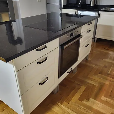 Appartement Hari Sarajevo, Spacy Apartments, Free Parking, Aircondition, Airport 1,5 Km