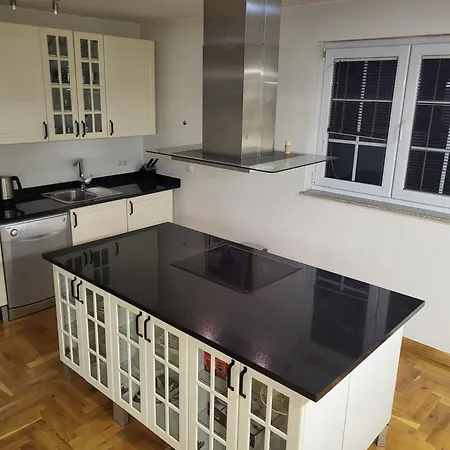 Appartement Hari Sarajevo, Spacy Apartments, Free Parking, Aircondition, Airport 1,5 Km *