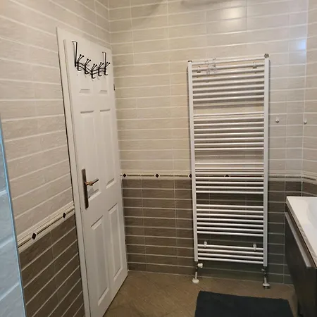 Hari Sarajevo, Spacy Apartments, Free Parking, Aircondition, Airport 1,5 Km Appartement