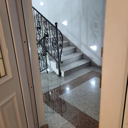 Hari Sarajevo, Spacy Apartments, Free Parking, Aircondition, Airport 1,5 Km Appartement