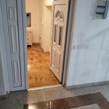 Hari Sarajevo, Spacy Apartments, Free Parking, Aircondition, Airport 1,5 Km Apartment Sarajevo