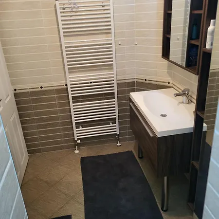 Hari Sarajevo, Spacy Apartments, Free Parking, Aircondition, Airport 1,5 Km Sarajevo