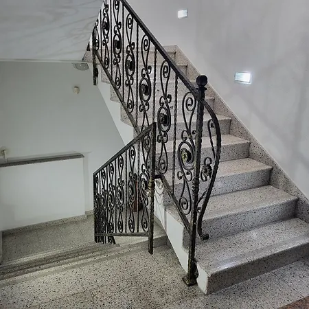 Apartment Hari Sarajevo, Spacy Apartments, Free Parking, Aircondition, Airport 1,5 Km Sarajevo