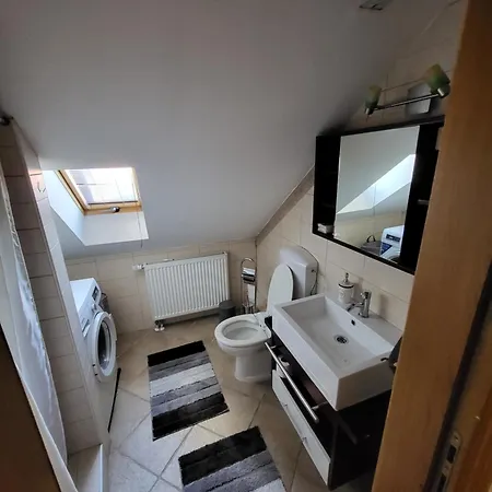 Hari Sarajevo, Spacy Apartments, Free Parking, Aircondition, Airport 1,5 Km *