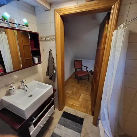 Hari Sarajevo, Spacy Apartments, Free Parking, Aircondition, Airport 1,5 Km *